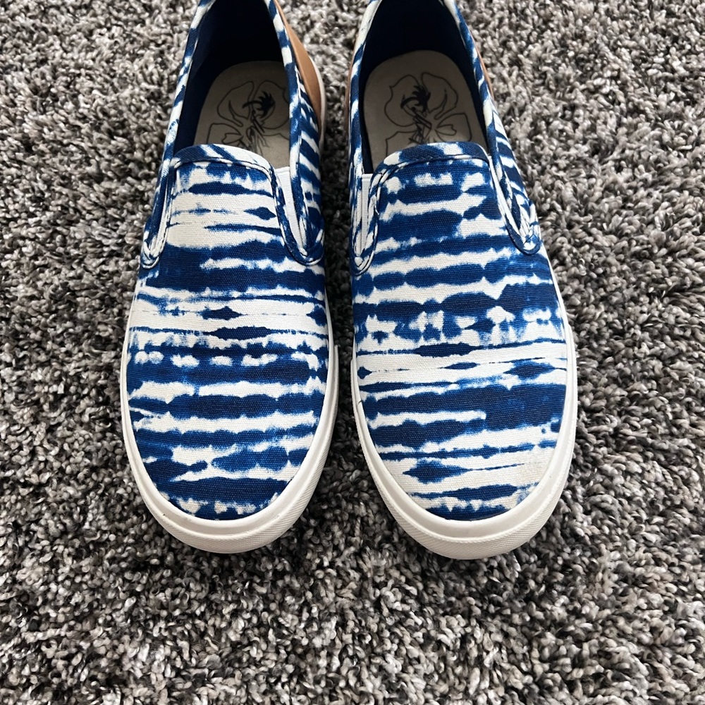 Shoes - Picture 2 of 4